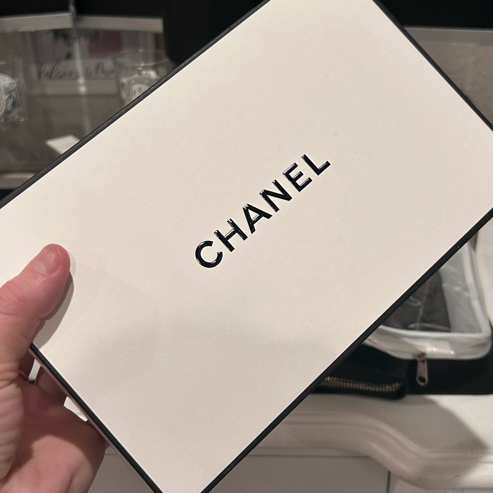 Empty Chanel Box - Picture 2 of 15